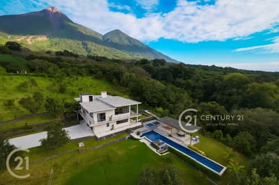 Luxury Modern Estate at La Reunión
