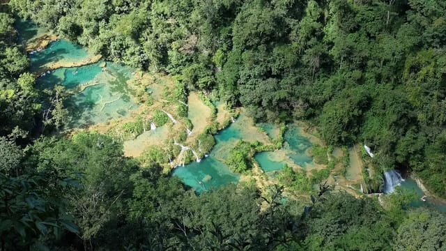 Cómo Llegar a Semuc Champey 2026: Shuttles, Transfers Privados y Tours de Día