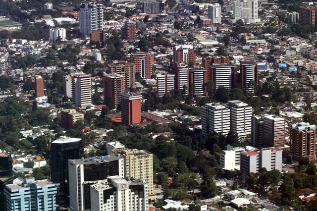 Zona 10 (Zona Viva): Guía del Barrio