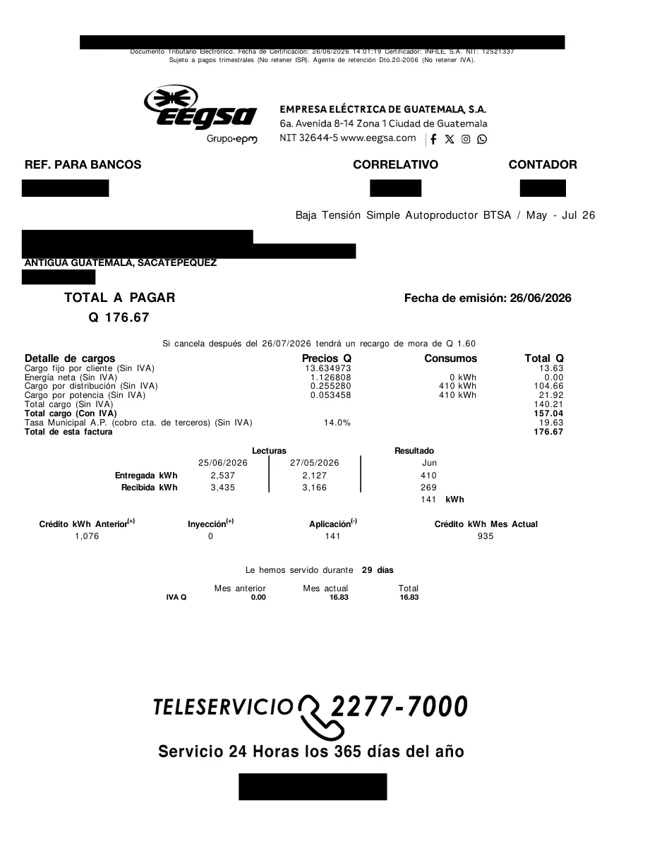 Recibo de EEGSA en tarifa BTSA de junio de 2026 con 410 kWh entregados y total de Q176.67, enviado junto con un aviso por potencia máxima mayor a 11 kW, datos personales tapados