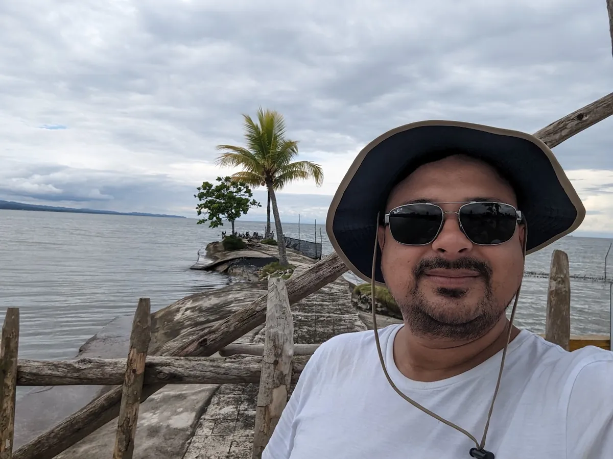 Estuardo Enriquez on the Bahía de Amatique, Izabal