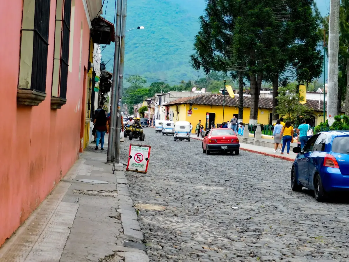 Dónde Vivir en Antigua: 6 Sectores Comparados (Renta, Agua, Parqueo)