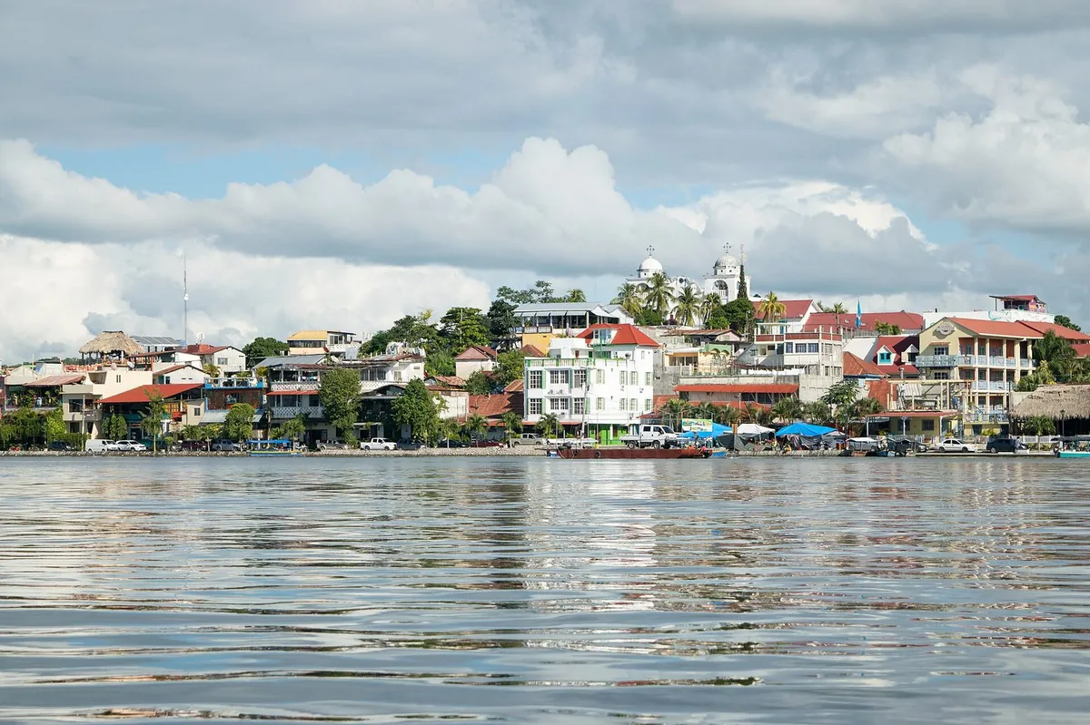 Bienes Raices Flores y Peten: Cerca de Tikal (2026)