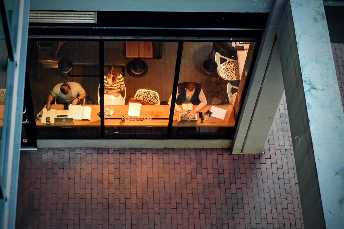 Espacios de Coworking en Antigua Guatemala 2026: Wi-Fi, Precios